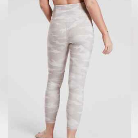 Athleta Elation Camo 7/8 Tight NEW - Picture 2 of 3